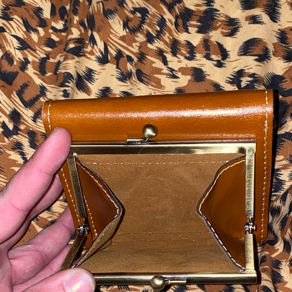 patricia nash reiti tan bifold wallet - Picture 9 of 9
